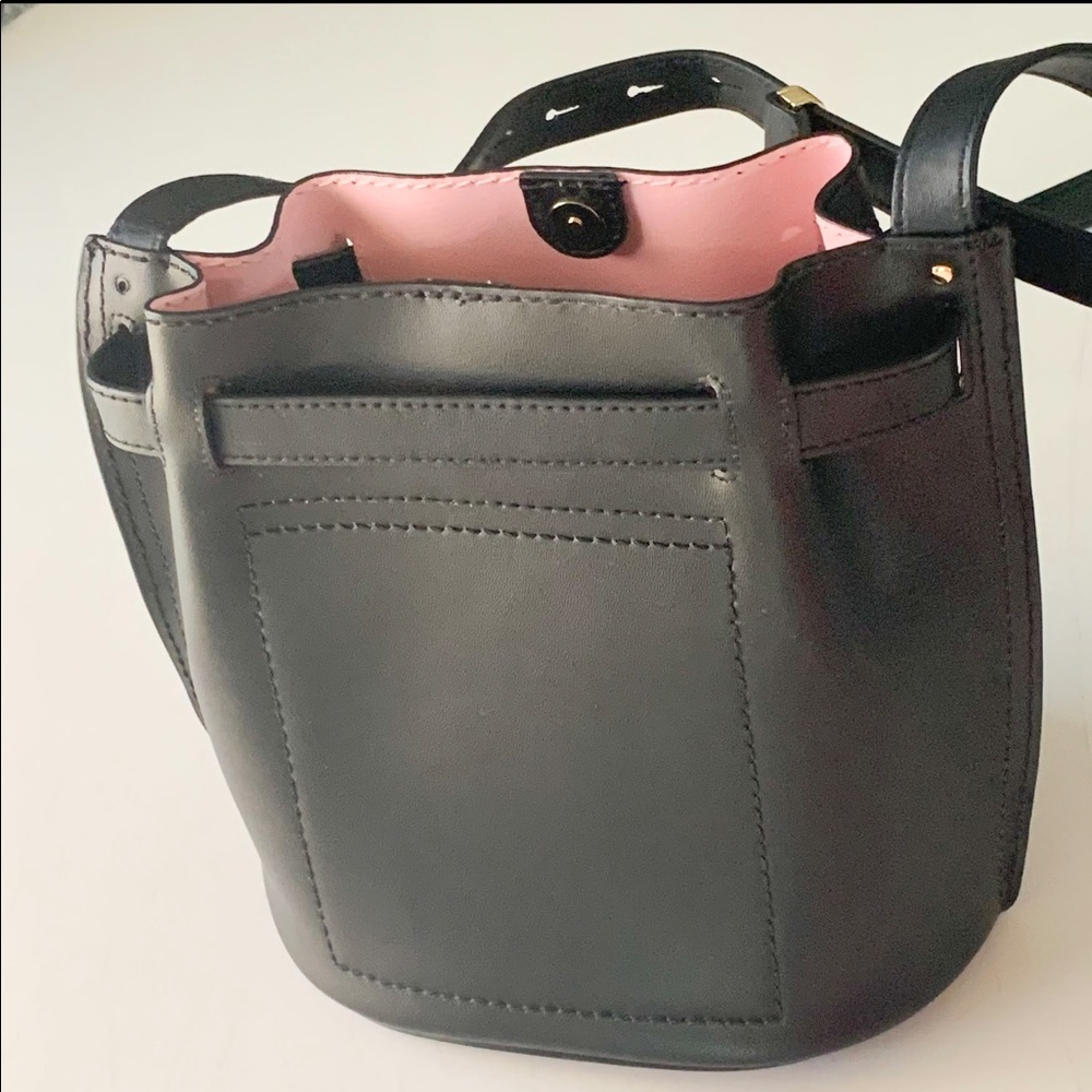 Marc Jacobs Logo Bucket Bag Black - Picture 8 of 11